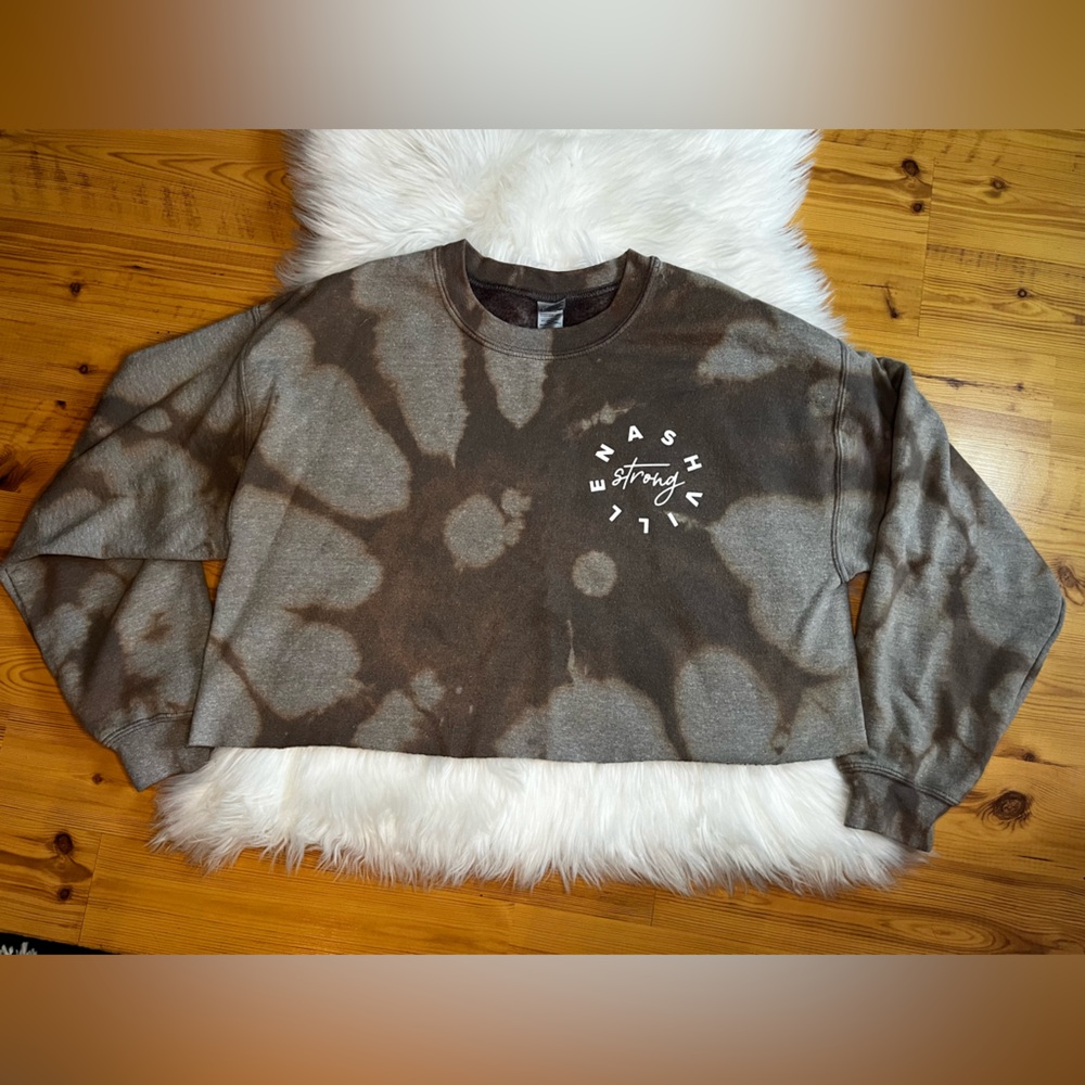 Nashville Strong Women’s Cutoff Crop Crewneck Sweatshirt Brown Tie-Dye Large